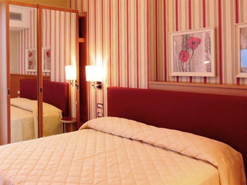 Una Hotels The One Milano Hotel & Residence San Donato Milanese Exterior foto